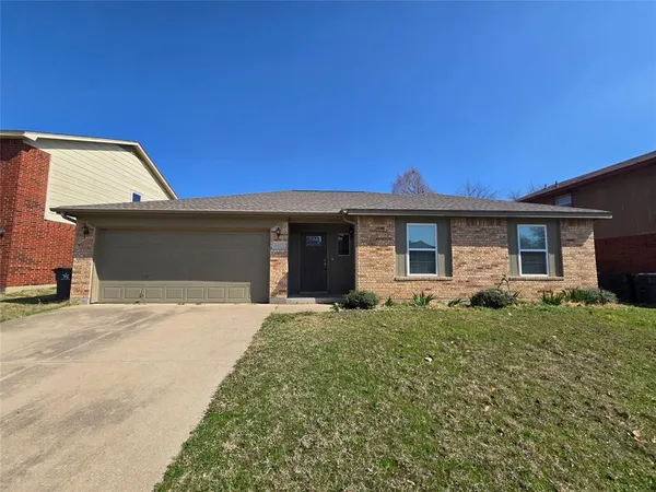 $2,400 | 6403 Jennie Lane, Arlington, TX 76002