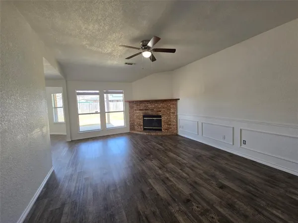 $2,400 | 6403 Jennie Lane, Arlington, TX 76002