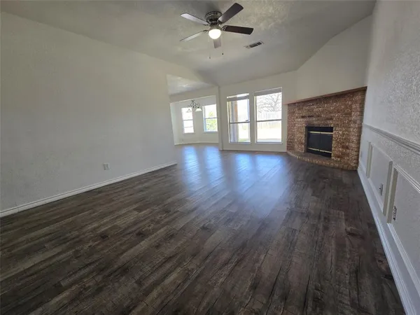 $2,400 | 6403 Jennie Lane, Arlington, TX 76002