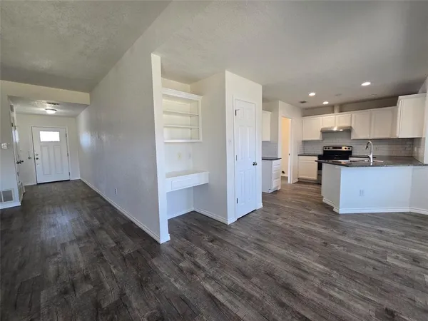 $2,400 | 6403 Jennie Lane, Arlington, TX 76002