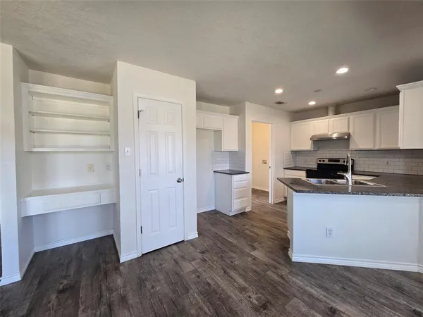 $2,400 | 6403 Jennie Lane, Arlington, TX 76002