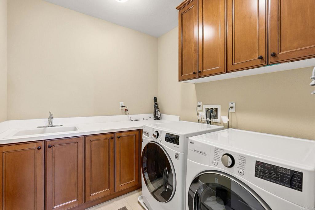 809 Dolphin Circle Encinitas, CA 92024 - Photo 45 of 71 a utility room with dryer and washer