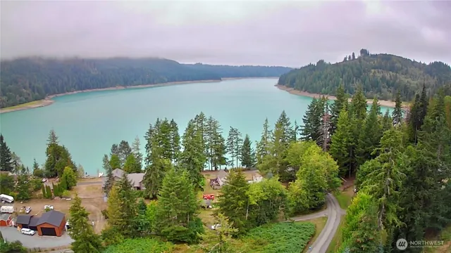 a view of a yard with a building