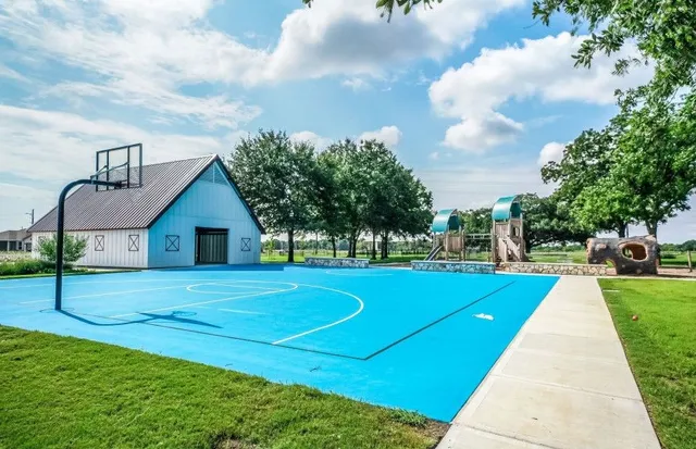 a view of a house with a big yard