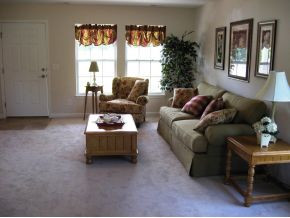 1737 Cooks Valley Road Kingsport, TN 37664 - Photo 2 of 10 Living Room Similar