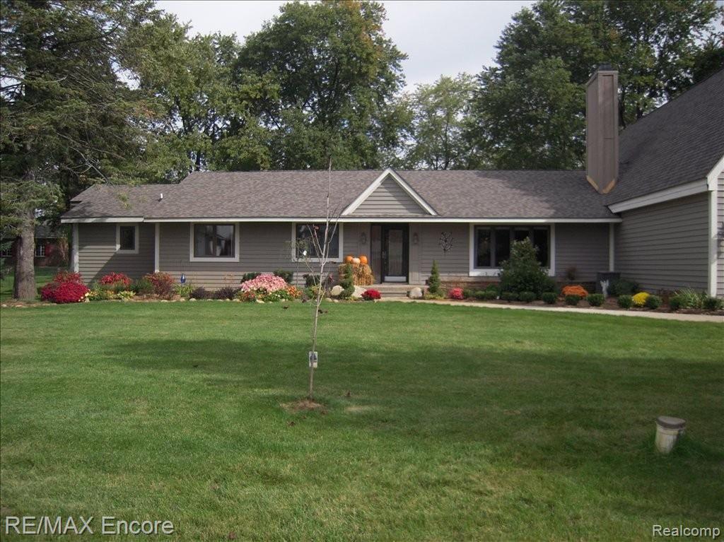 6185 Clarkston Road Clarkston, MI 48346 - Photo 2 of 33 FRONT