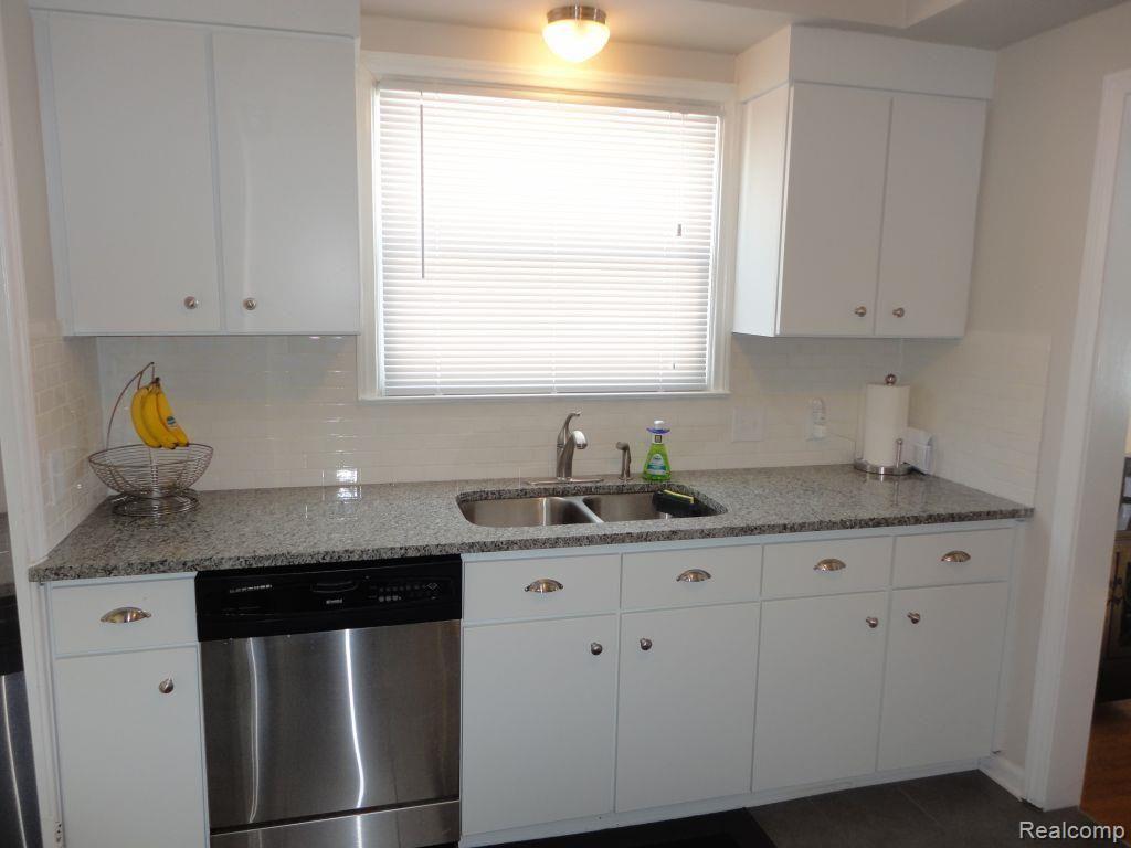 852 Columbia Road Berkley, MI 48072 - Photo 6 of 25 Columbia852 Kitchen 2.jpg