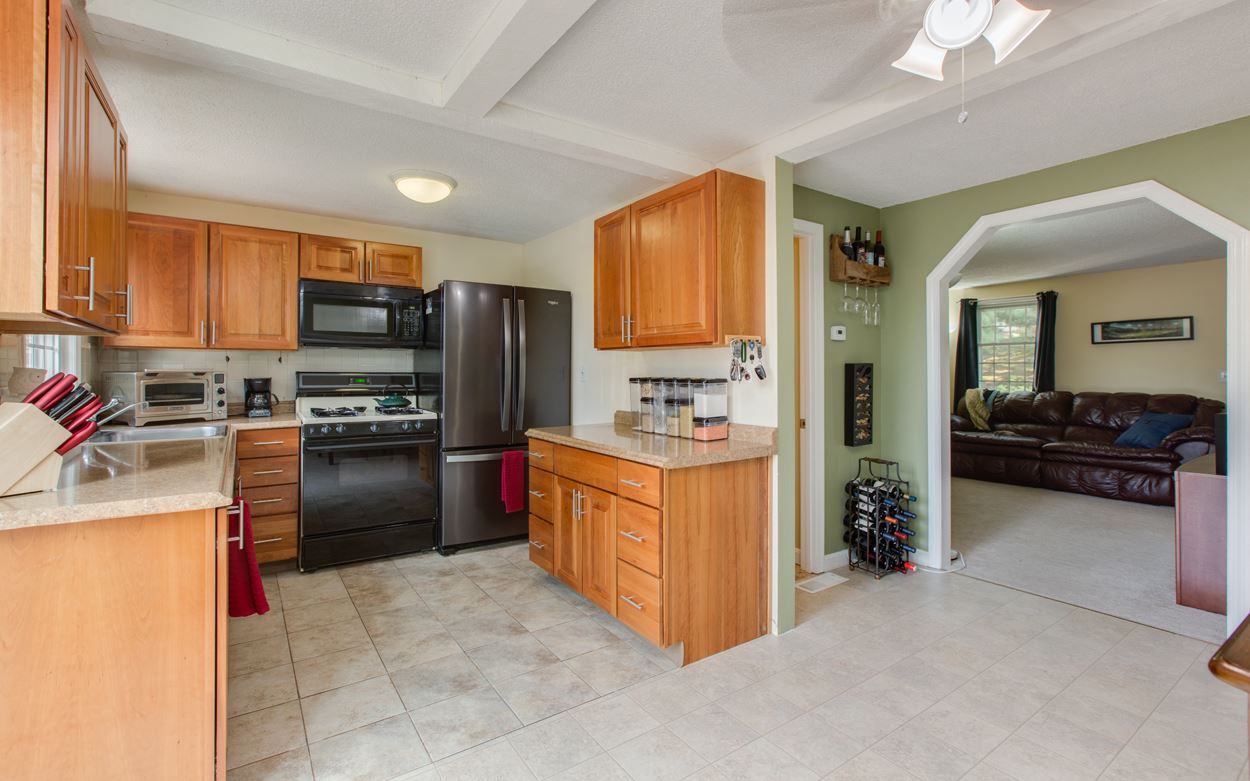 109 Cannongate III Road Nashua, NH 03063 - Photo 4 of 19 Gallery Image 4