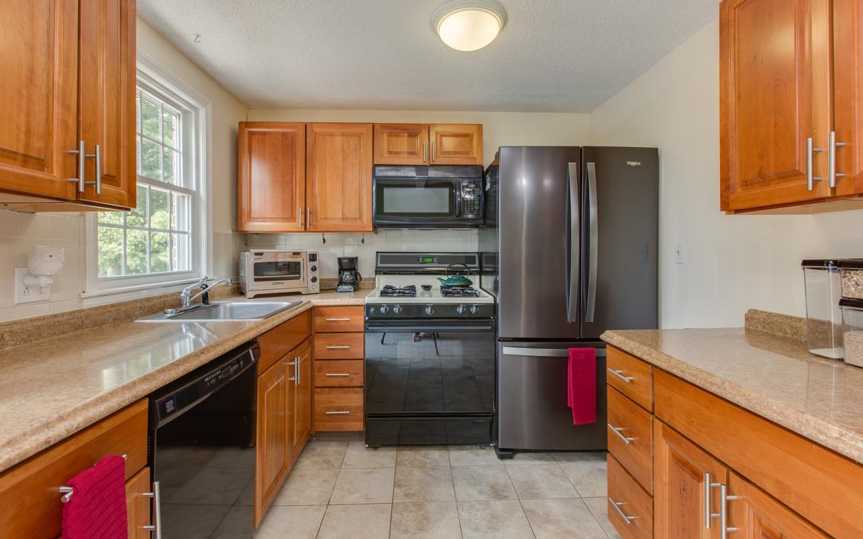 109 Cannongate III Road Nashua, NH 03063 - Photo 5 of 19 Gallery Image 5