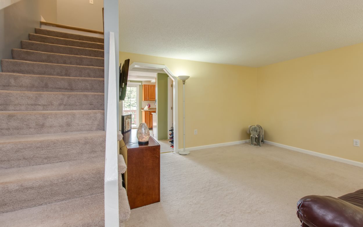 109 Cannongate III Road Nashua, NH 03063 - Photo 9 of 19 Gallery Image 9