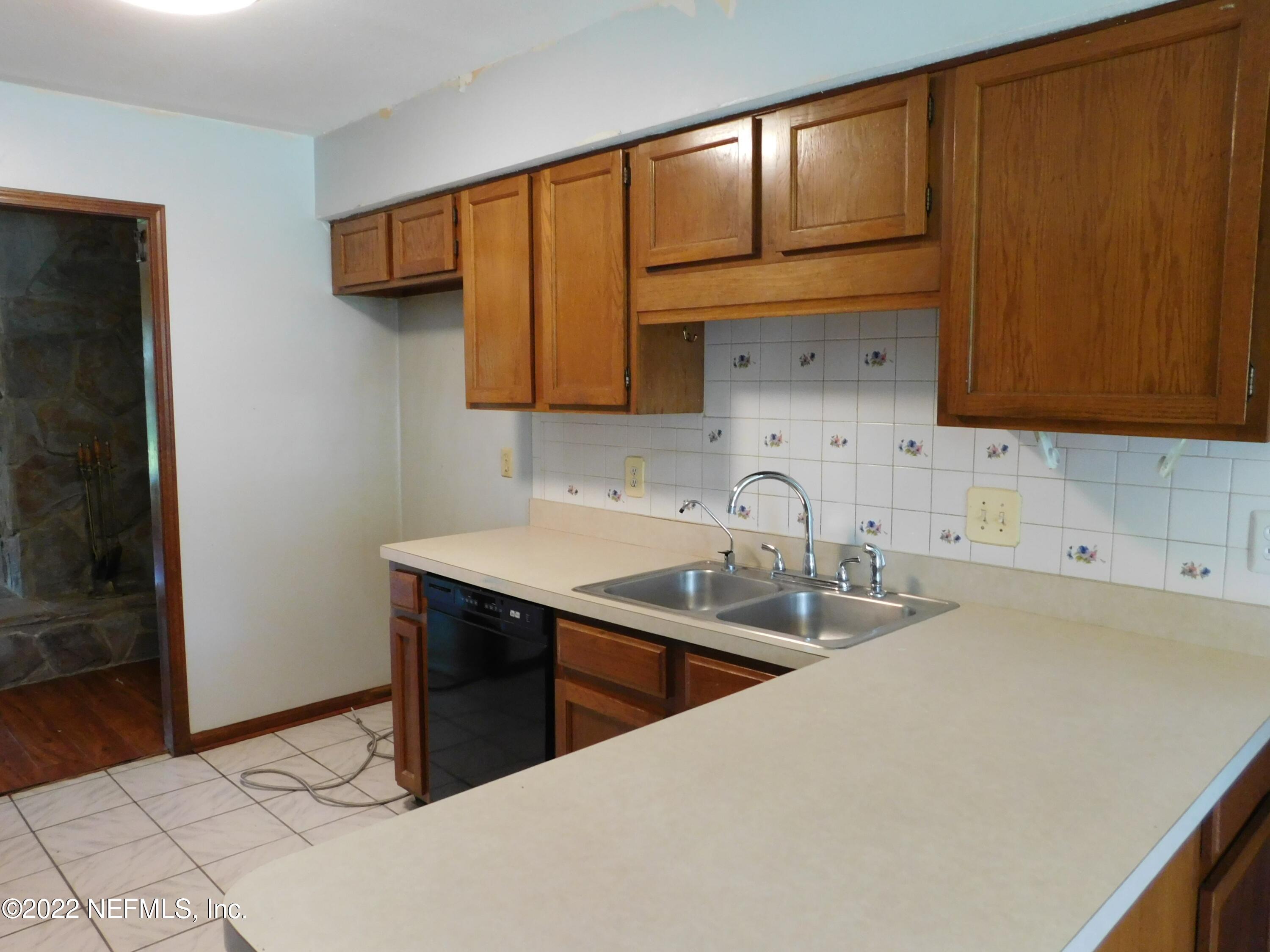 5324 Raccoon Ridge Court Jacksonville, FL 32258 - Photo 7 of 31 DSCN5710