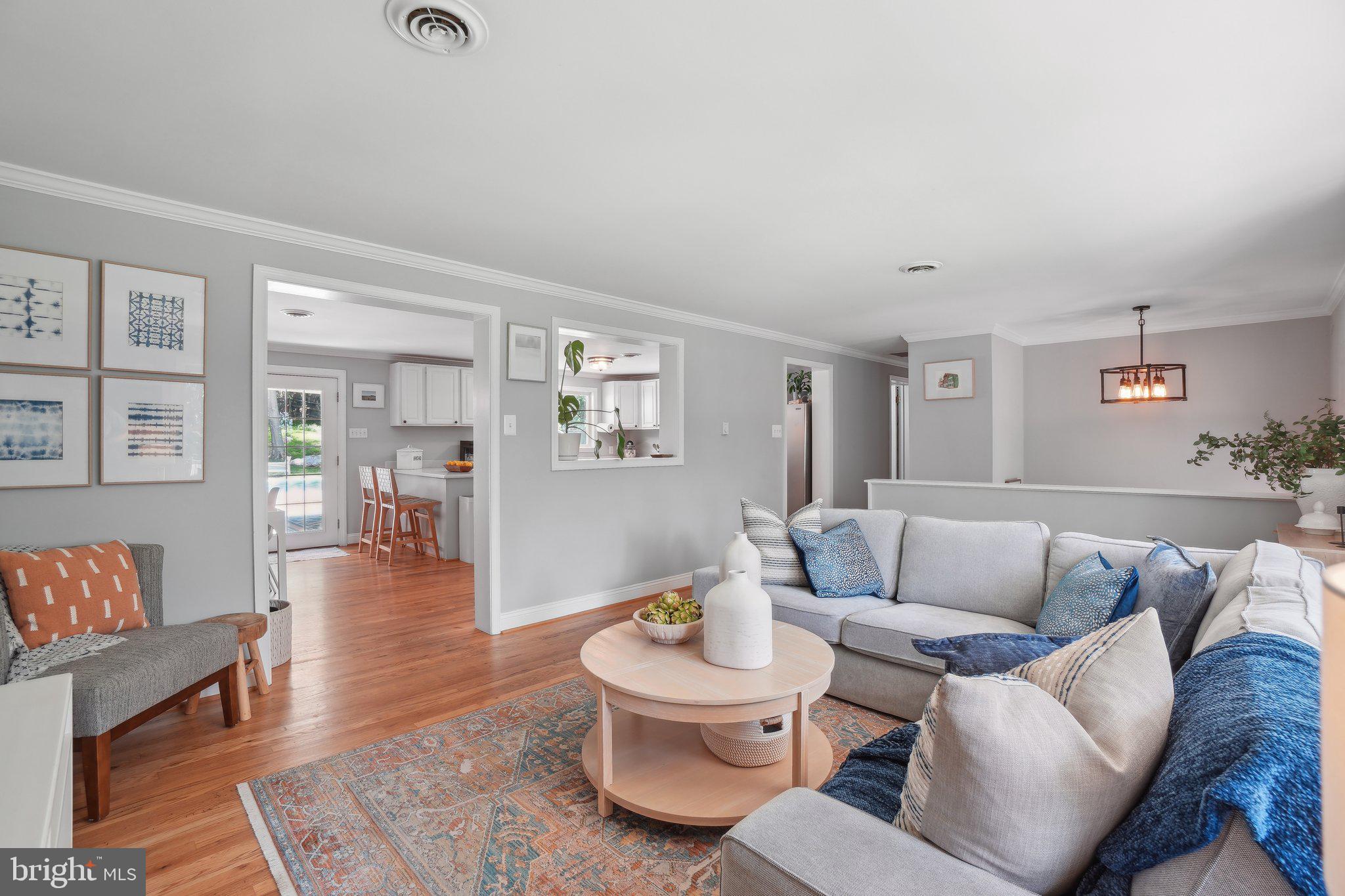 41756 Stumptown Road Leesburg, VA 20176 - Photo 3 of 61 Large living room