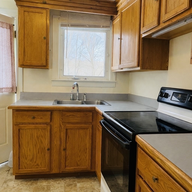 40 Longview Street Haverhill, MA 01830 - Photo 8 of 28