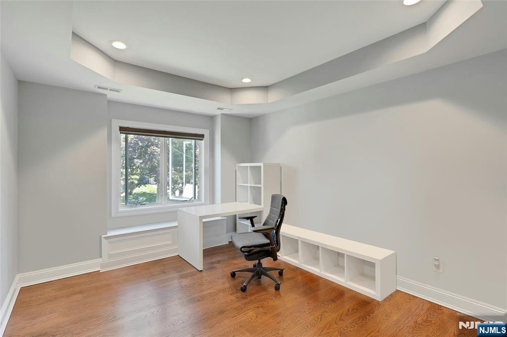 697 Terrace Drive Paramus, NJ 07652 - Photo 22 of 30