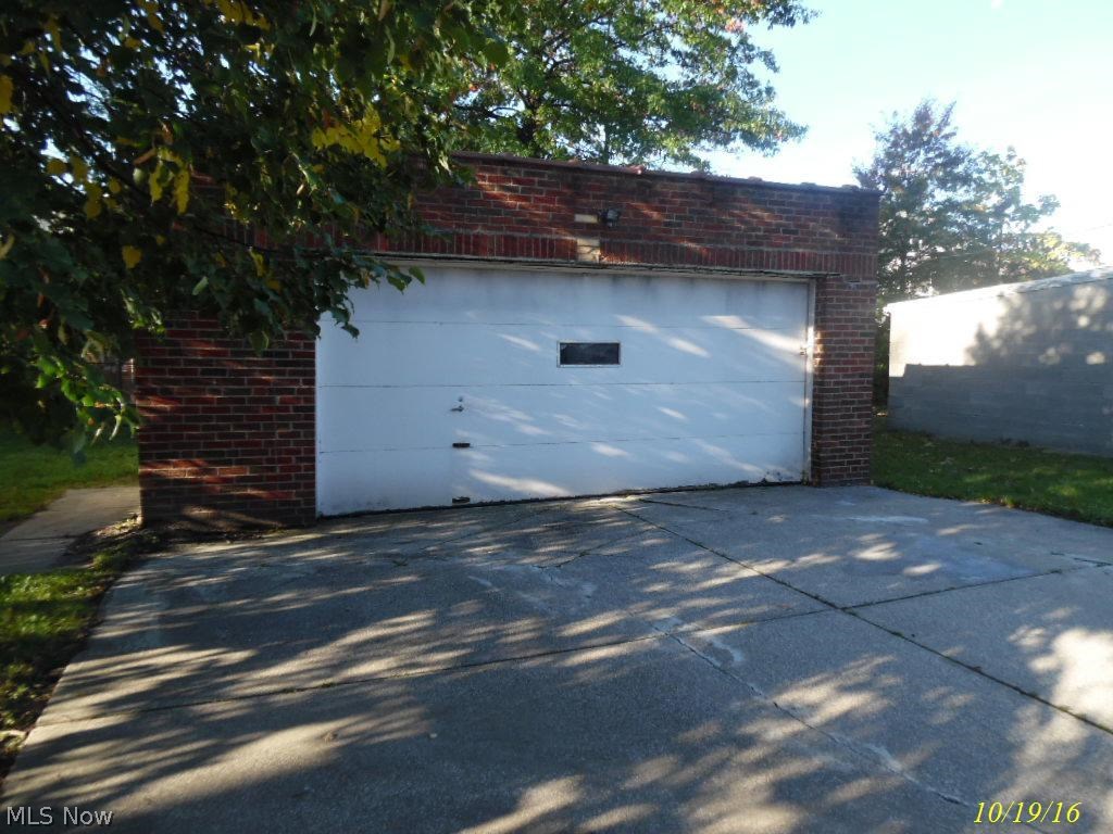848 Whitcomb Road Cleveland, OH 44110 - Photo 3 of 12