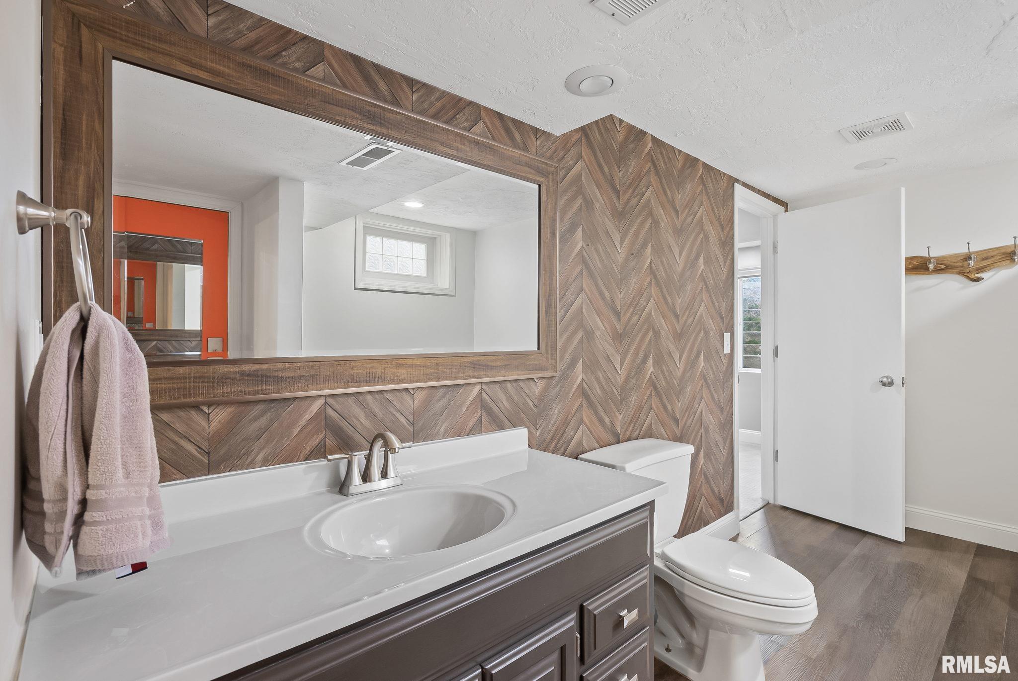 2879 Forest Road Davenport, IA 52803 - Photo 25 of 33 Gallery Image 25
