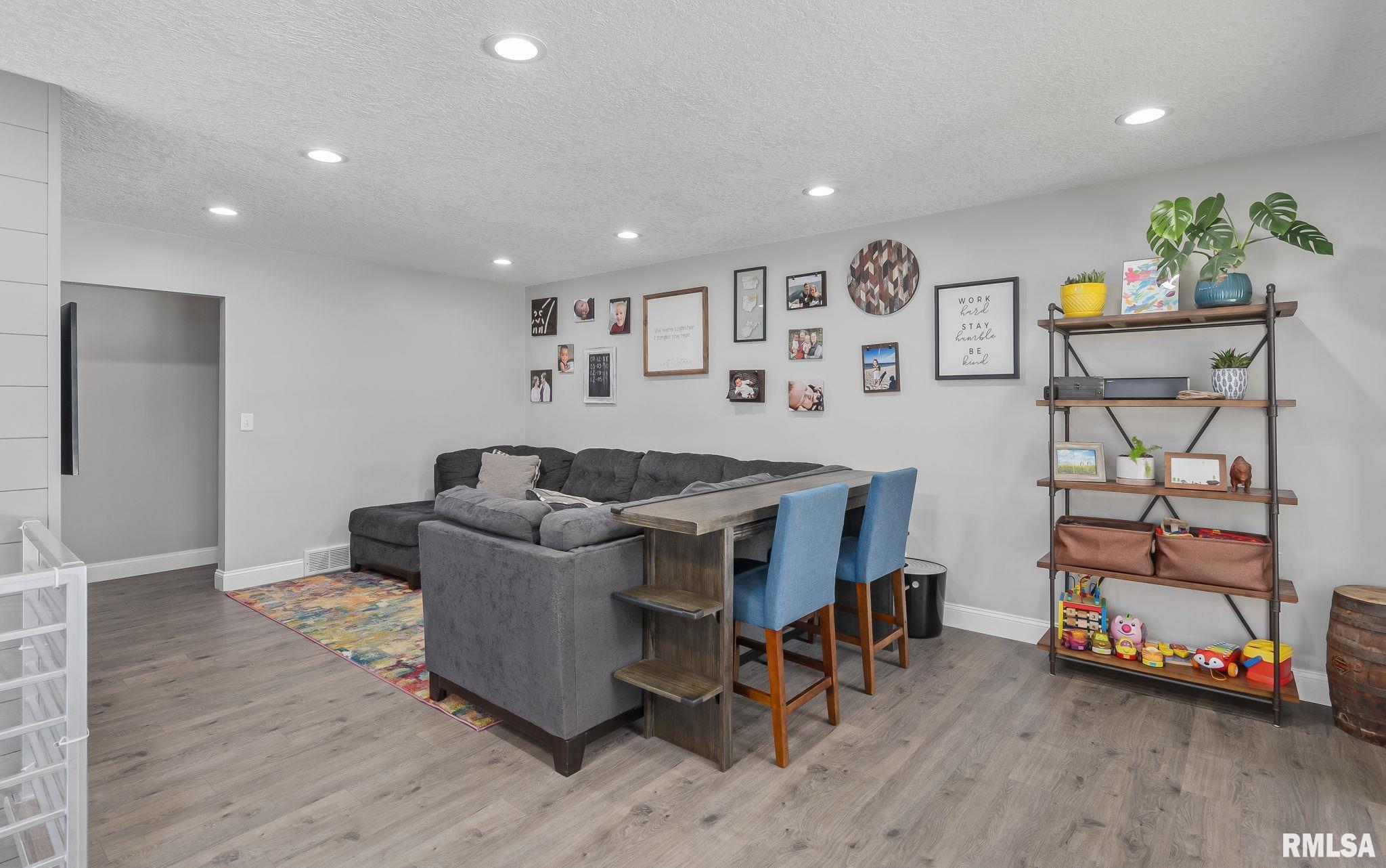 2879 Forest Road Davenport, IA 52803 - Photo 8 of 33 Gallery Image 8