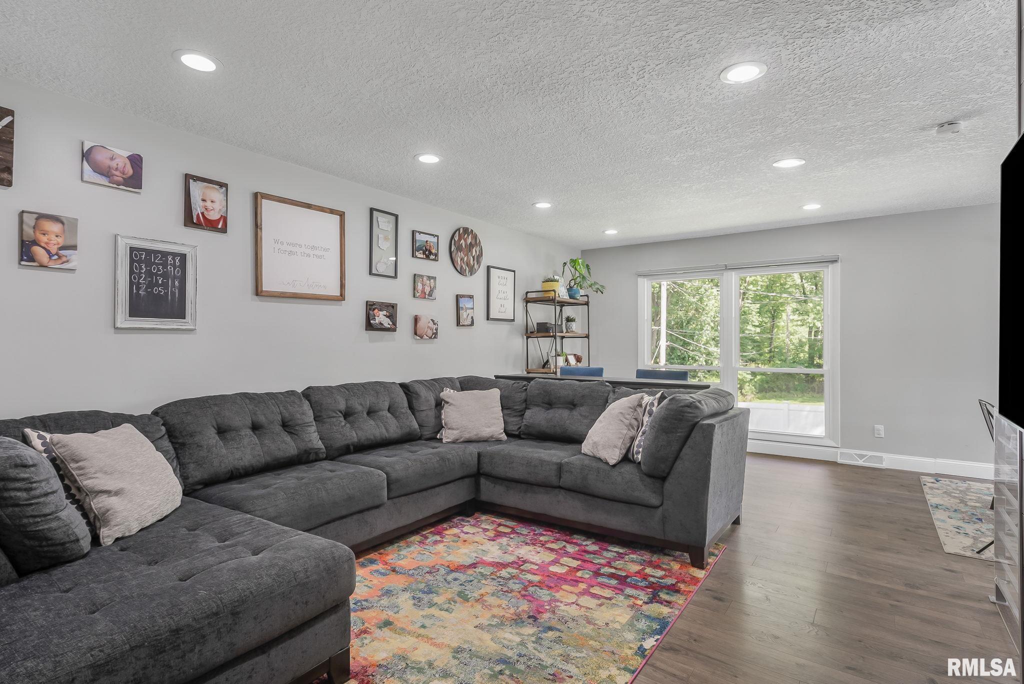 2879 Forest Road Davenport, IA 52803 - Photo 10 of 33 Gallery Image 10