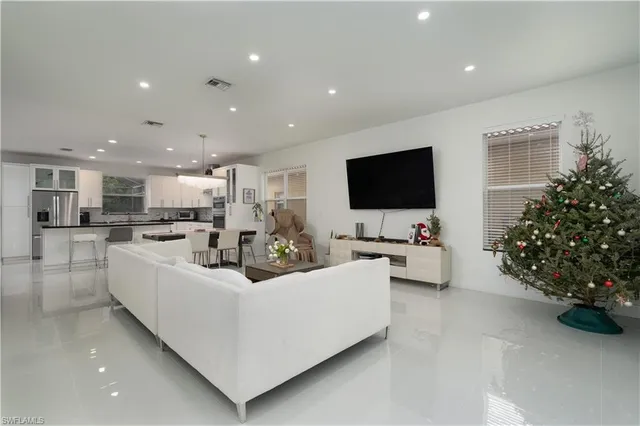 $750,000 | 8271 Laurel Lakes Way, Naples, FL 34119