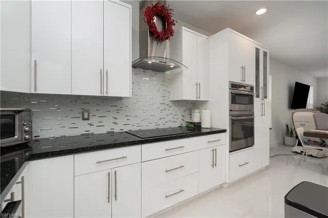 $750,000 | 8271 Laurel Lakes Way, Naples, FL 34119