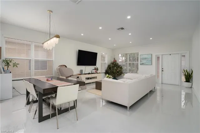 $750,000 | 8271 Laurel Lakes Way, Naples, FL 34119