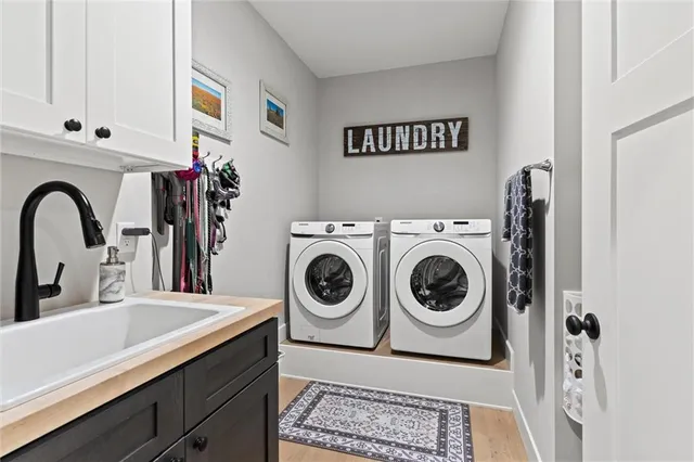 $1,180,000 | 4 Black Hawk Drive, Lake Winnebago, MO 64034