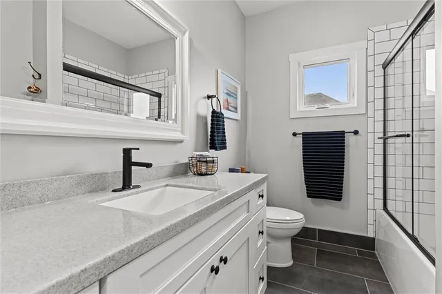 $1,180,000 | 4 Black Hawk Drive, Lake Winnebago, MO 64034