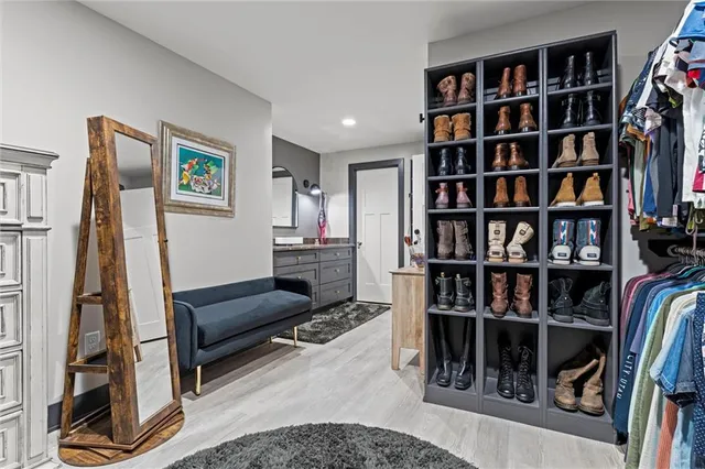 $1,180,000 | 4 Black Hawk Drive, Lake Winnebago, MO 64034