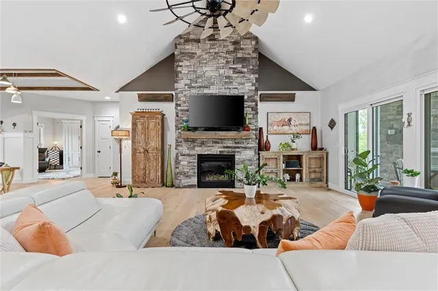 $1,180,000 | 4 Black Hawk Drive, Lake Winnebago, MO 64034