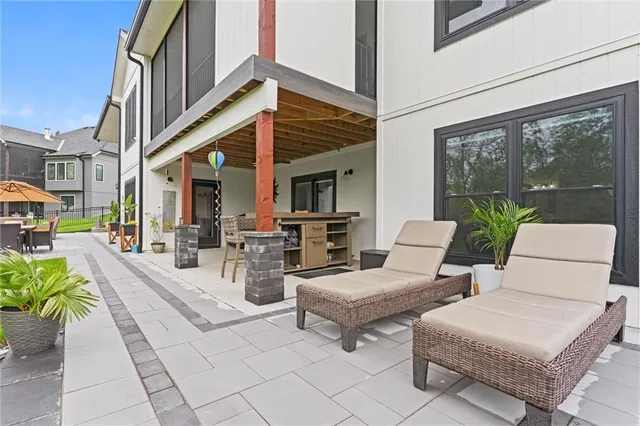 $1,180,000 | 4 Black Hawk Drive, Lake Winnebago, MO 64034