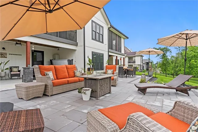 $1,180,000 | 4 Black Hawk Drive, Lake Winnebago, MO 64034