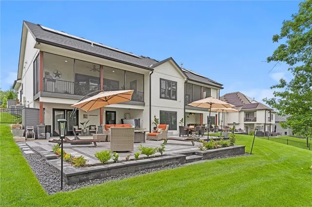 $1,180,000 | 4 Black Hawk Drive, Lake Winnebago, MO 64034