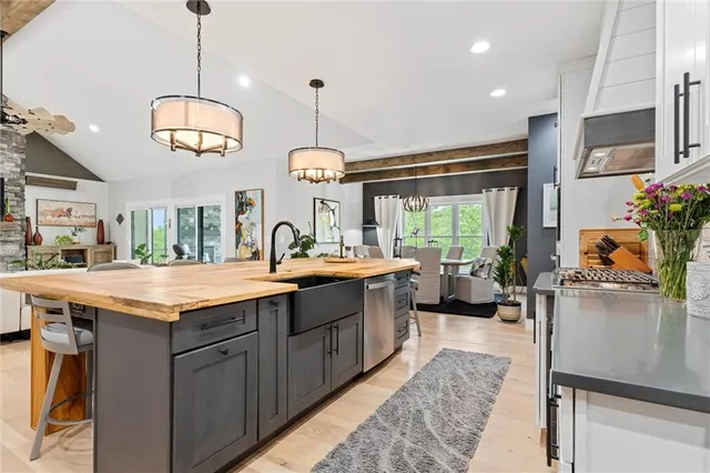 $1,180,000 | 4 Black Hawk Drive, Lake Winnebago, MO 64034