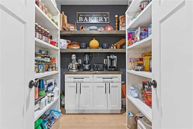 $1,180,000 | 4 Black Hawk Drive, Lake Winnebago, MO 64034