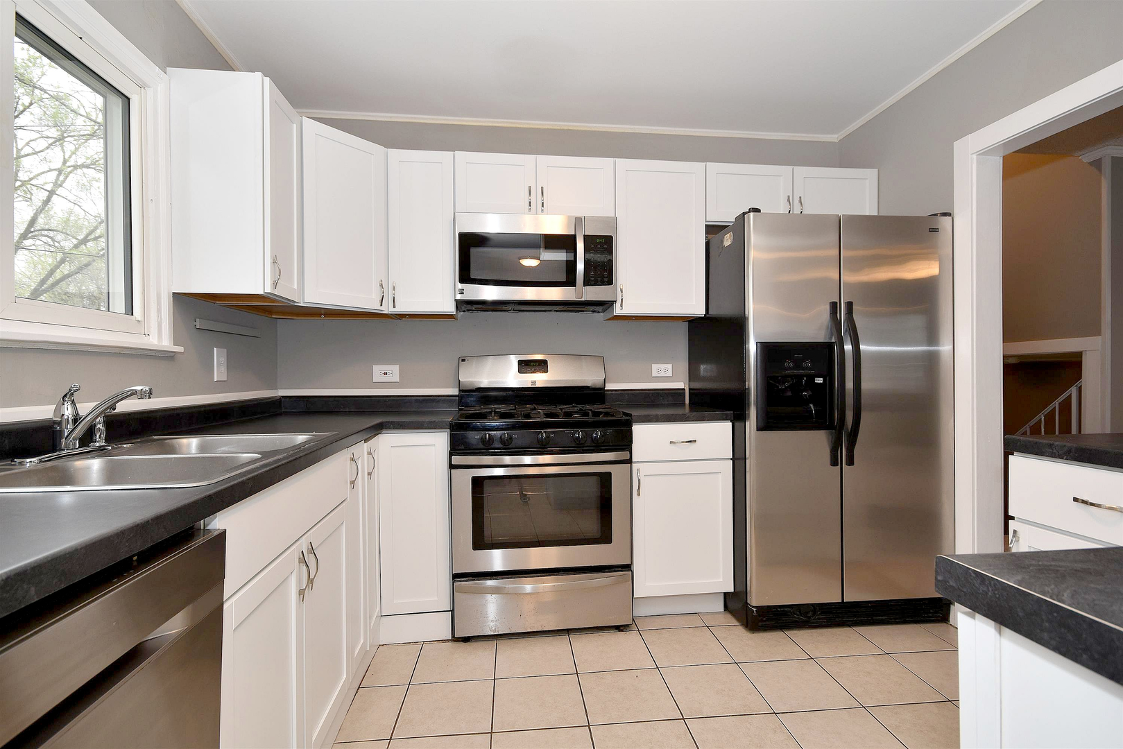 550 Spruce Road Bolingbrook, IL 60440 - Photo 2 of 20