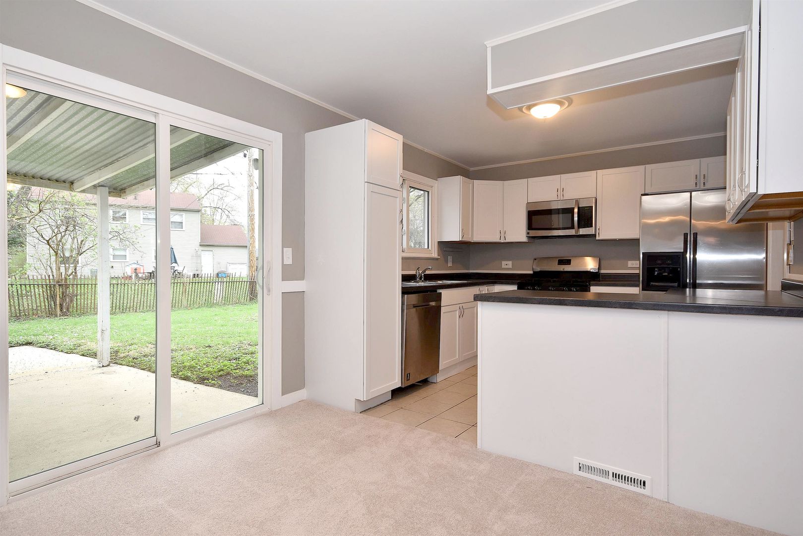 550 Spruce Road Bolingbrook, IL 60440 - Photo 4 of 20