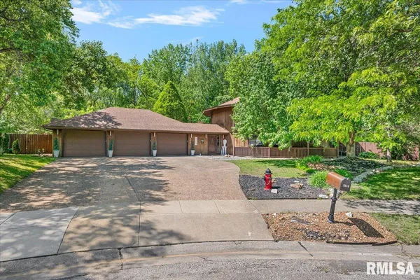 $315,000 | 3316 Collingwood Drive, Springfield, IL 62711