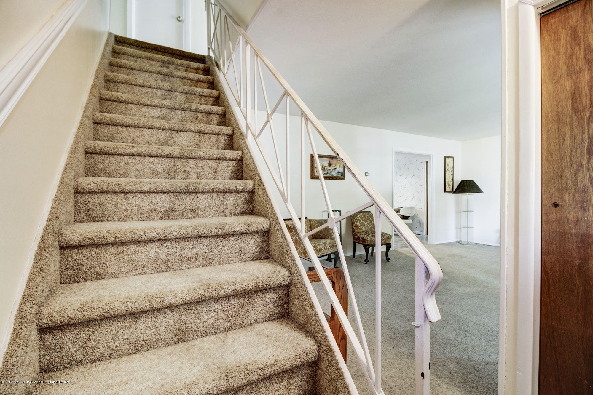40 Innerhill Lane Aberdeen, NJ 07747 - Photo 13 of 35 012_40_Innerhill_Ln_247623_385969