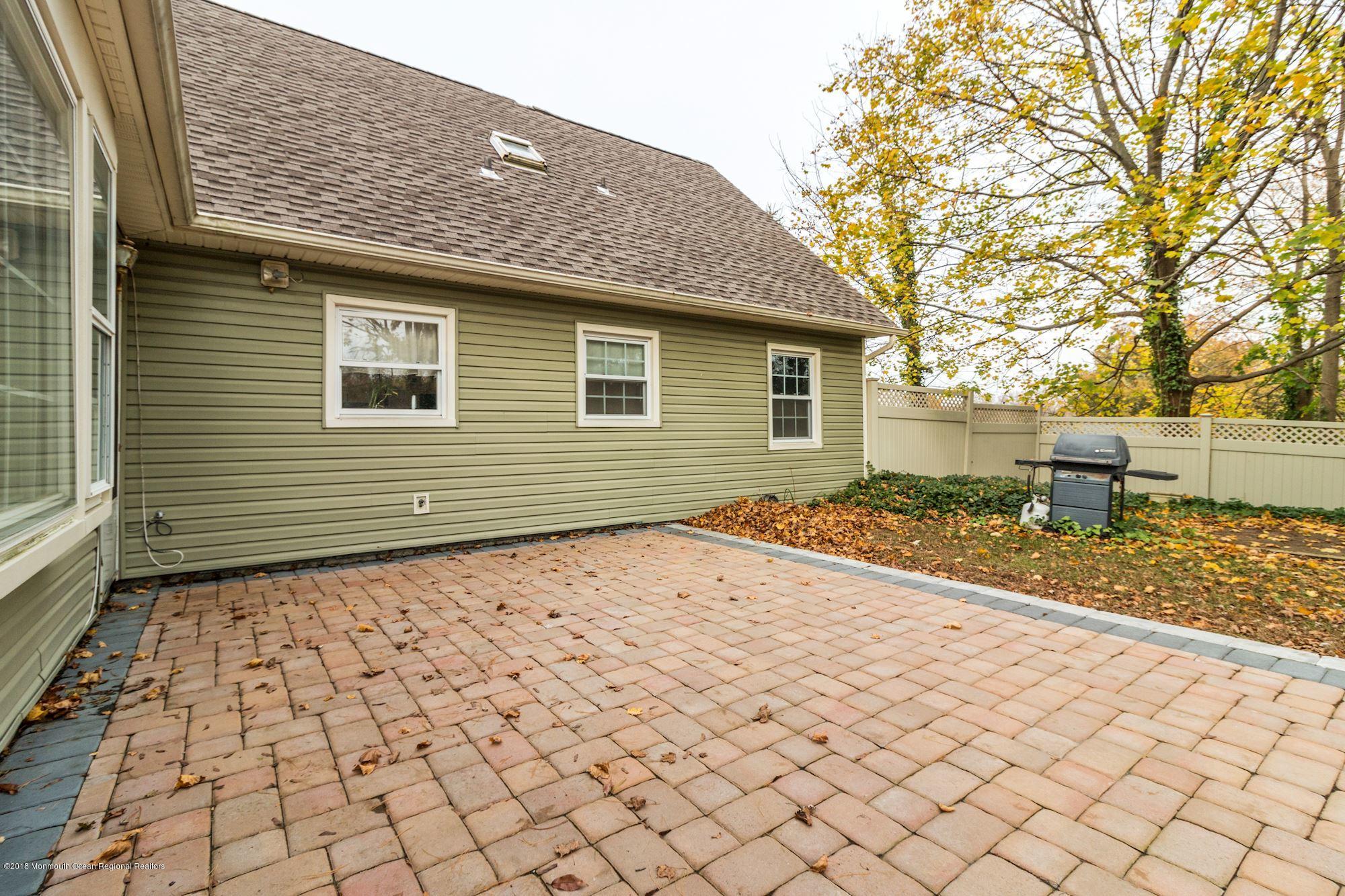 40 Innerhill Lane Aberdeen, NJ 07747 - Photo 9 of 35 049_40_Innerhill_Ln_247623_385969