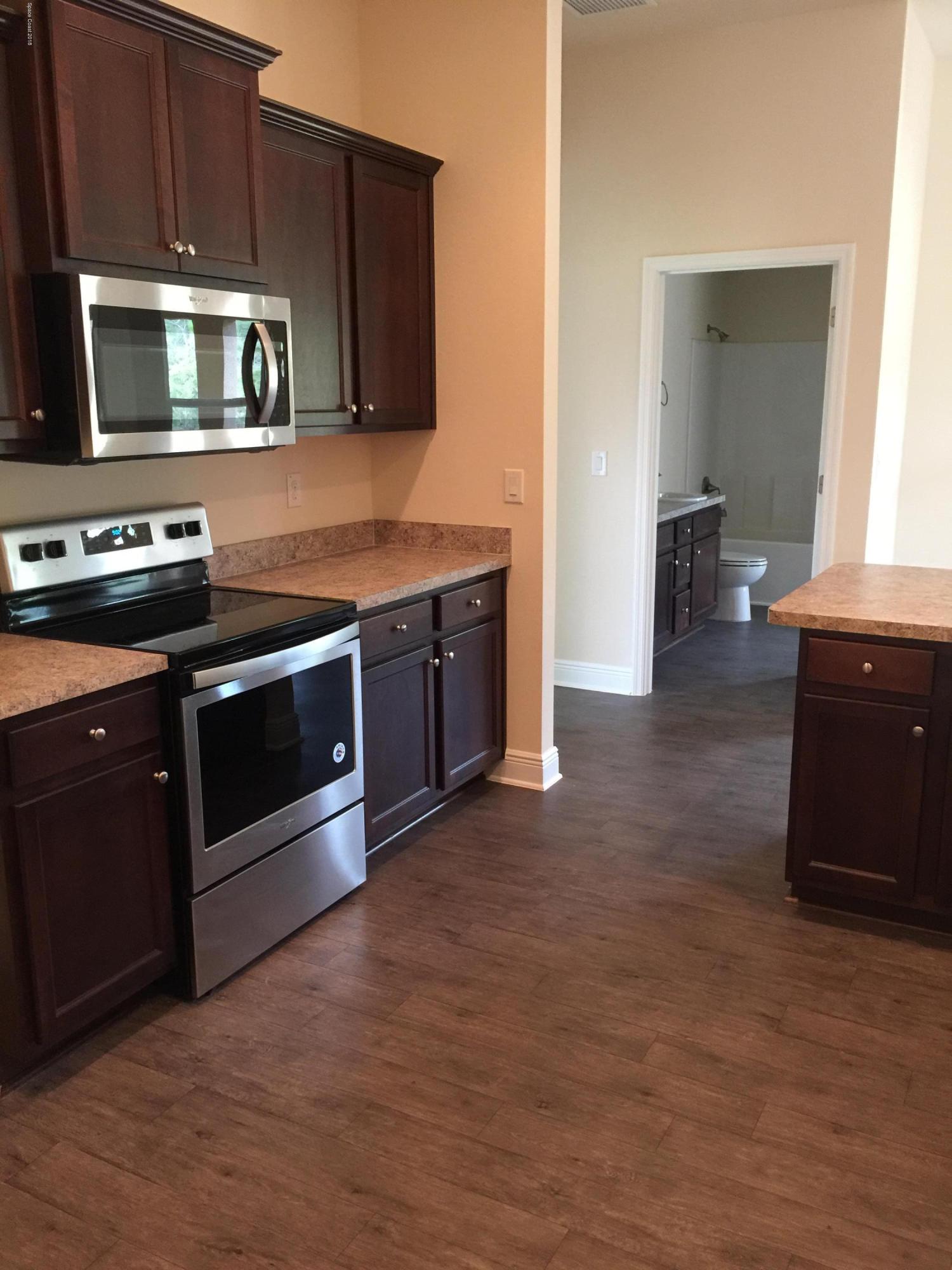 1557 Paragon Road Southeast Palm Bay, FL 32909 - Photo 4 of 18 Kitchen