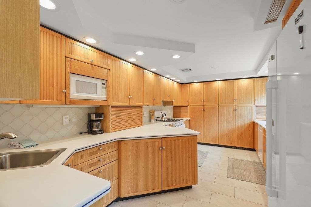 566 Shore Road Bourne, MA 02559 - Photo 10 of 37