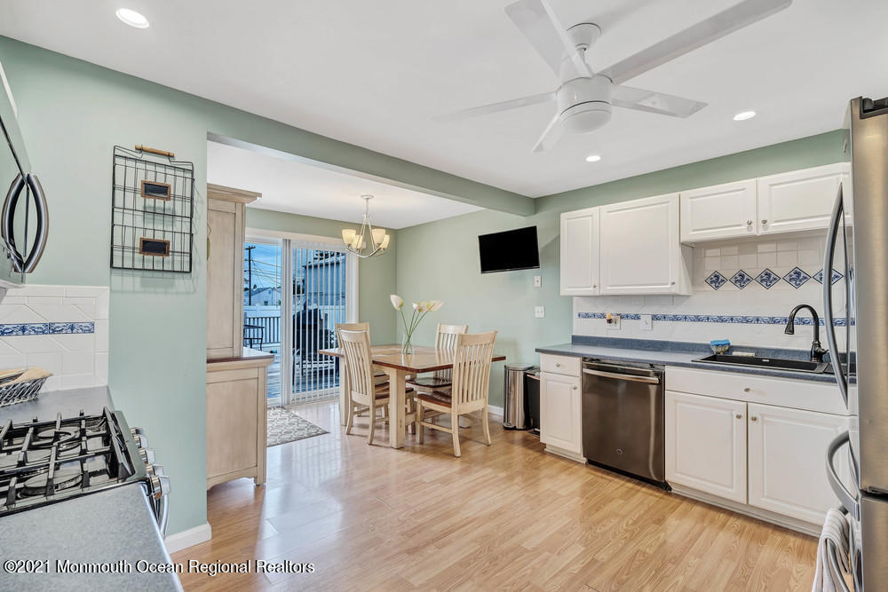 217 Heron Road Brick, NJ 08723 - Photo 11 of 25 Kitchen/Dining Area