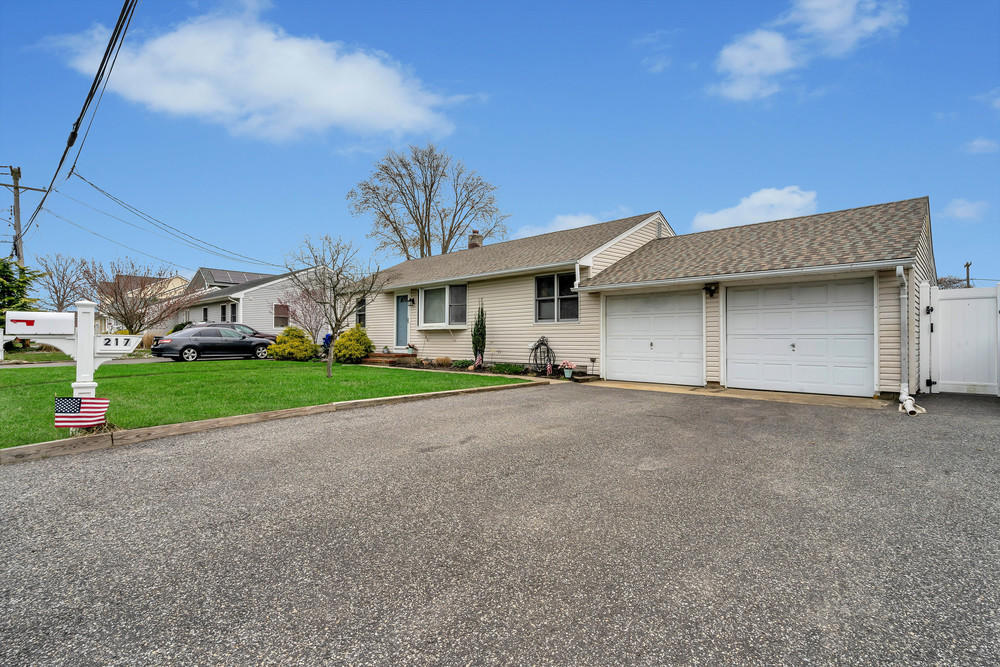 217 Heron Road Brick, NJ 08723 - Photo 3 of 25 Front