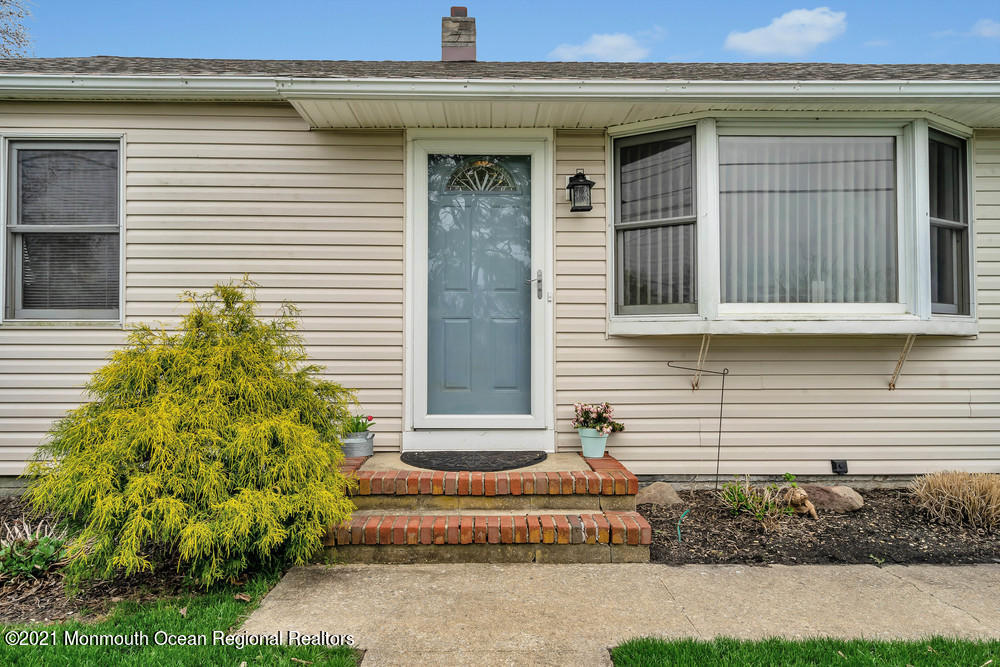 217 Heron Road Brick, NJ 08723 - Photo 4 of 25 Porch Detail