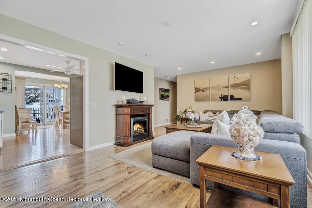 217 Heron Road Brick, NJ 08723 - Photo 6 of 25 Living Room
