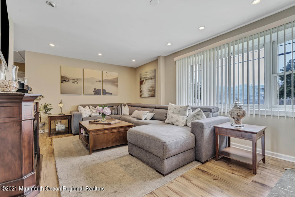 217 Heron Road Brick, NJ 08723 - Photo 7 of 25 Living Room
