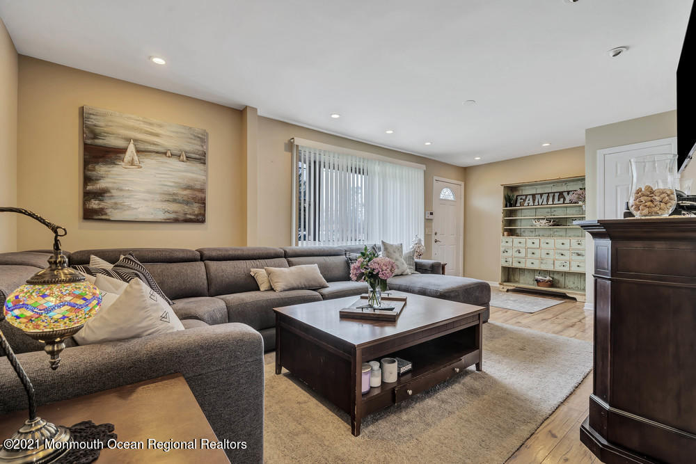 217 Heron Road Brick, NJ 08723 - Photo 8 of 25 Living Room