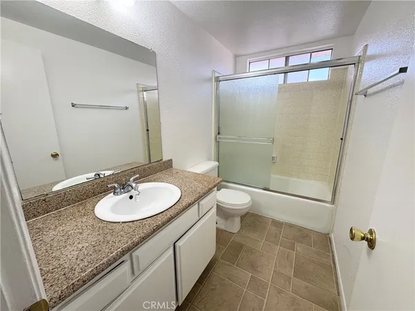 $1,750 | 635 West 15th Street, Unit 13, San Pedro, CA 90731