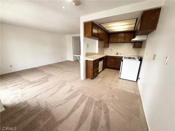 $1,750 | 635 West 15th Street, Unit 13, San Pedro, CA 90731