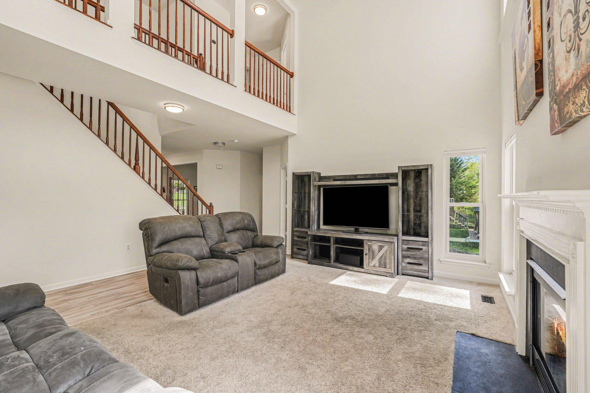 11111 Park Ridge Road Fredericksburg, VA 22408 - Photo 12 of 40 Spacious Family Room with natural light.